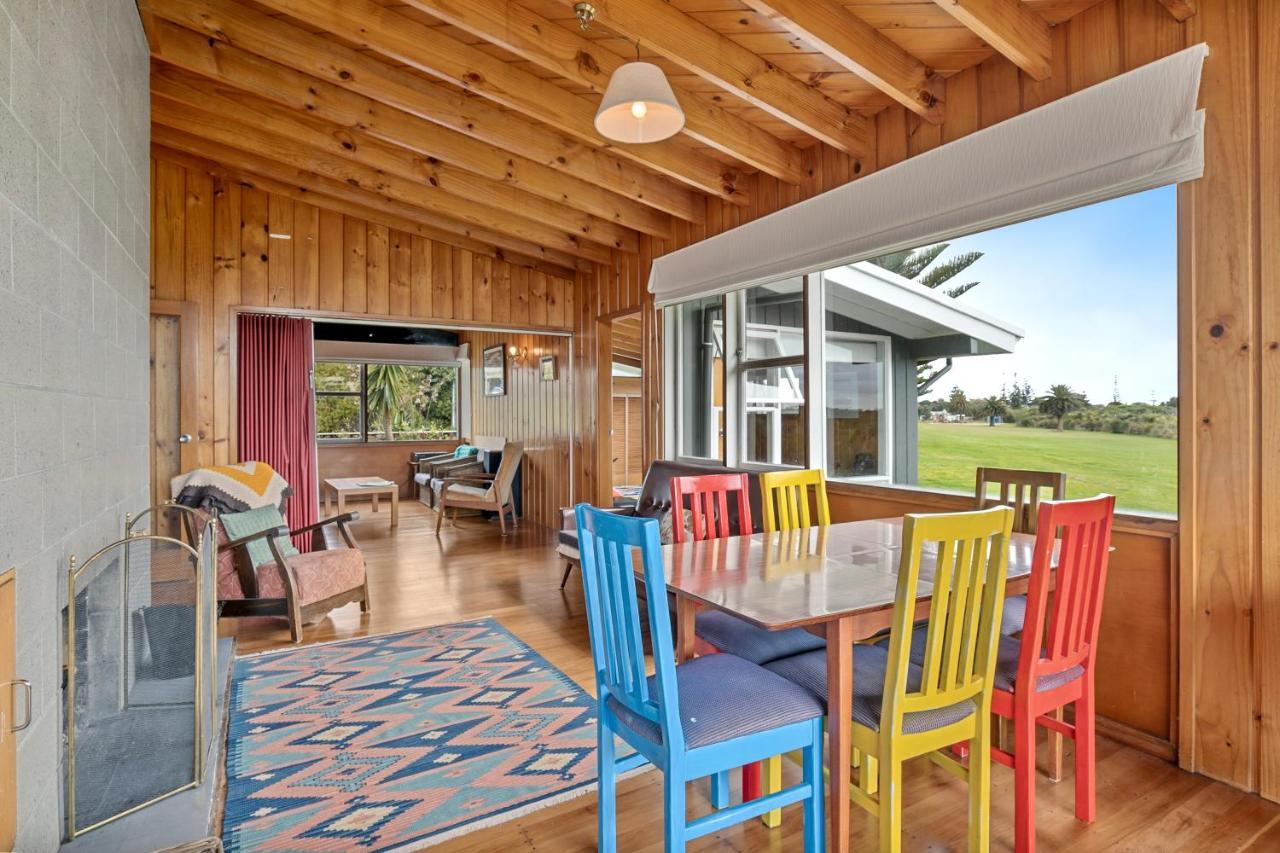 Queenie - Waikanae Beach Holiday Home Εξωτερικό φωτογραφία