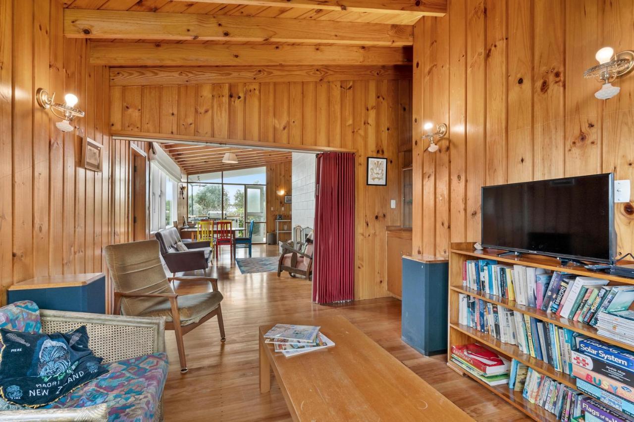 Queenie - Waikanae Beach Holiday Home Εξωτερικό φωτογραφία