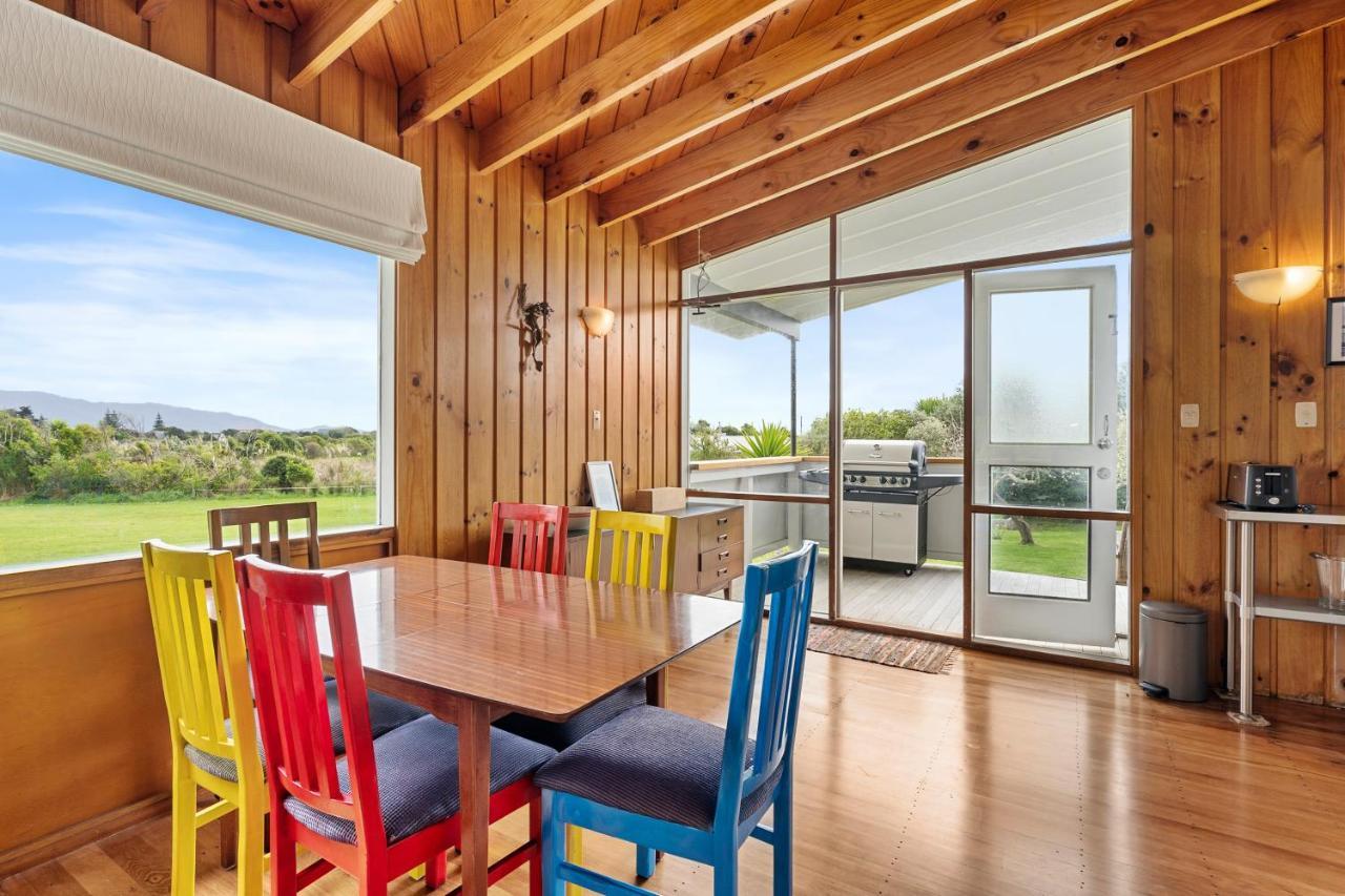 Queenie - Waikanae Beach Holiday Home Εξωτερικό φωτογραφία