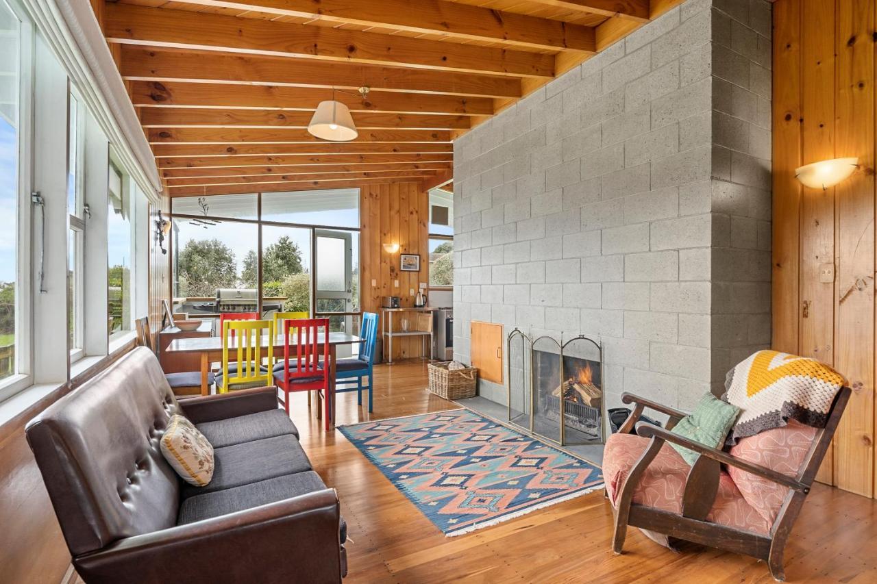Queenie - Waikanae Beach Holiday Home Εξωτερικό φωτογραφία
