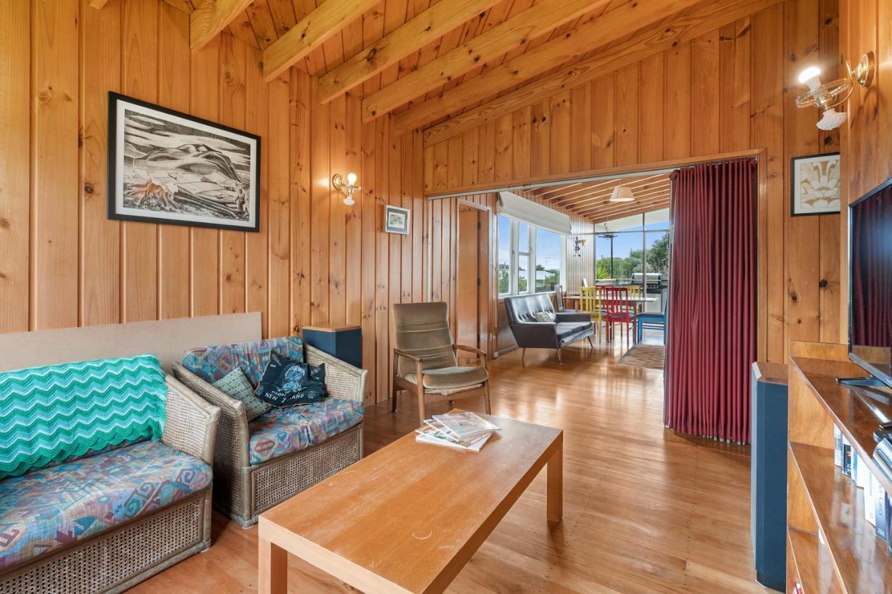 Queenie - Waikanae Beach Holiday Home Εξωτερικό φωτογραφία