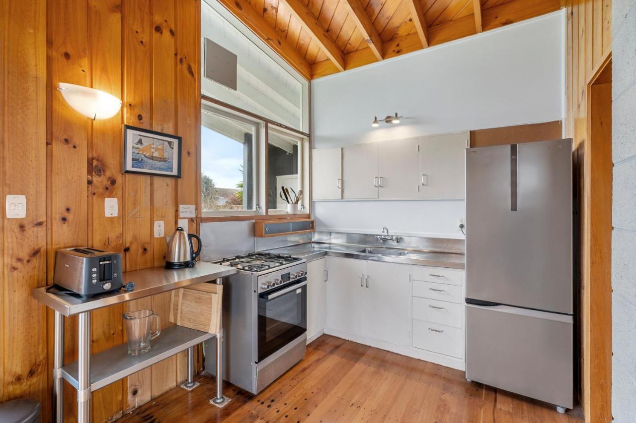 Queenie - Waikanae Beach Holiday Home Εξωτερικό φωτογραφία