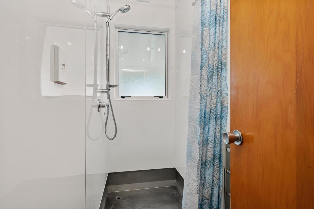 Queenie - Waikanae Beach Holiday Home Εξωτερικό φωτογραφία