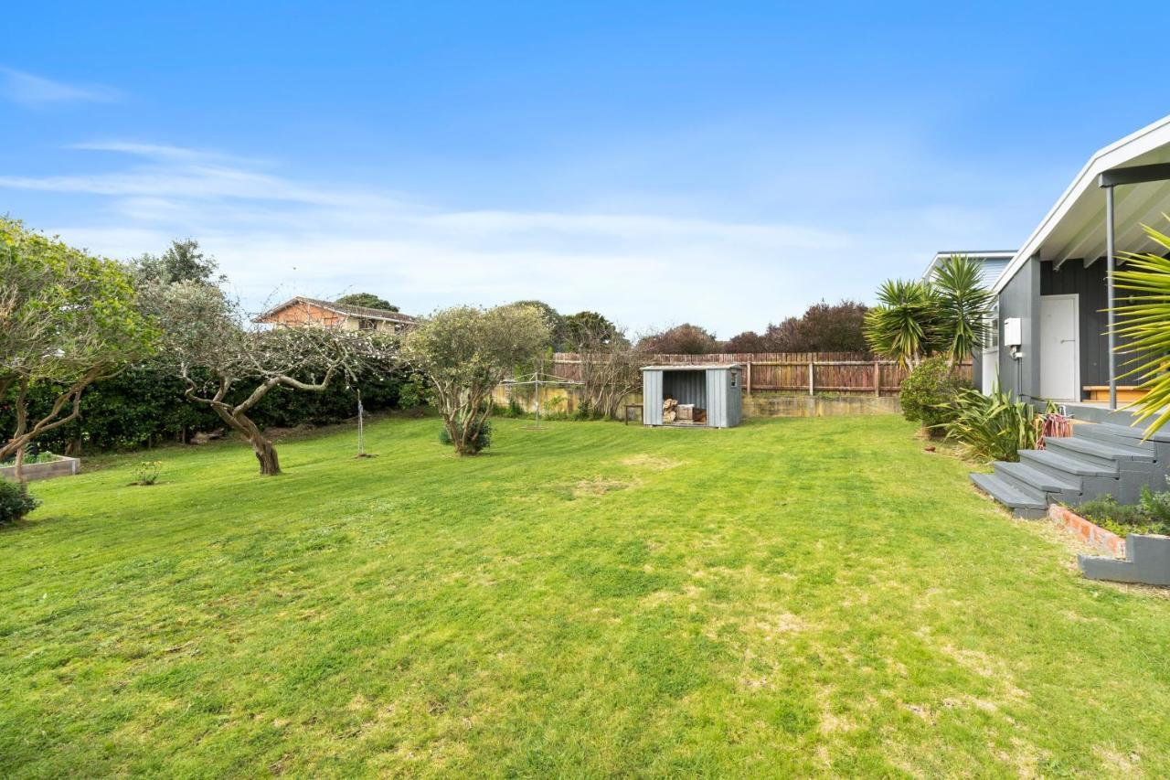 Queenie - Waikanae Beach Holiday Home Εξωτερικό φωτογραφία