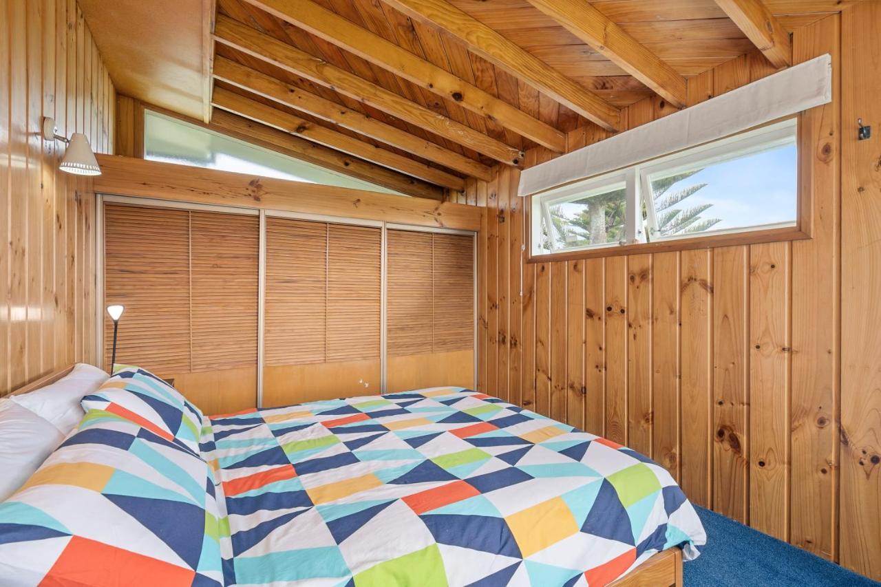 Queenie - Waikanae Beach Holiday Home Εξωτερικό φωτογραφία
