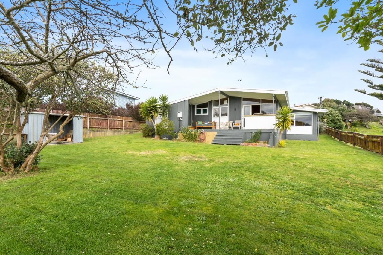 Queenie - Waikanae Beach Holiday Home Εξωτερικό φωτογραφία