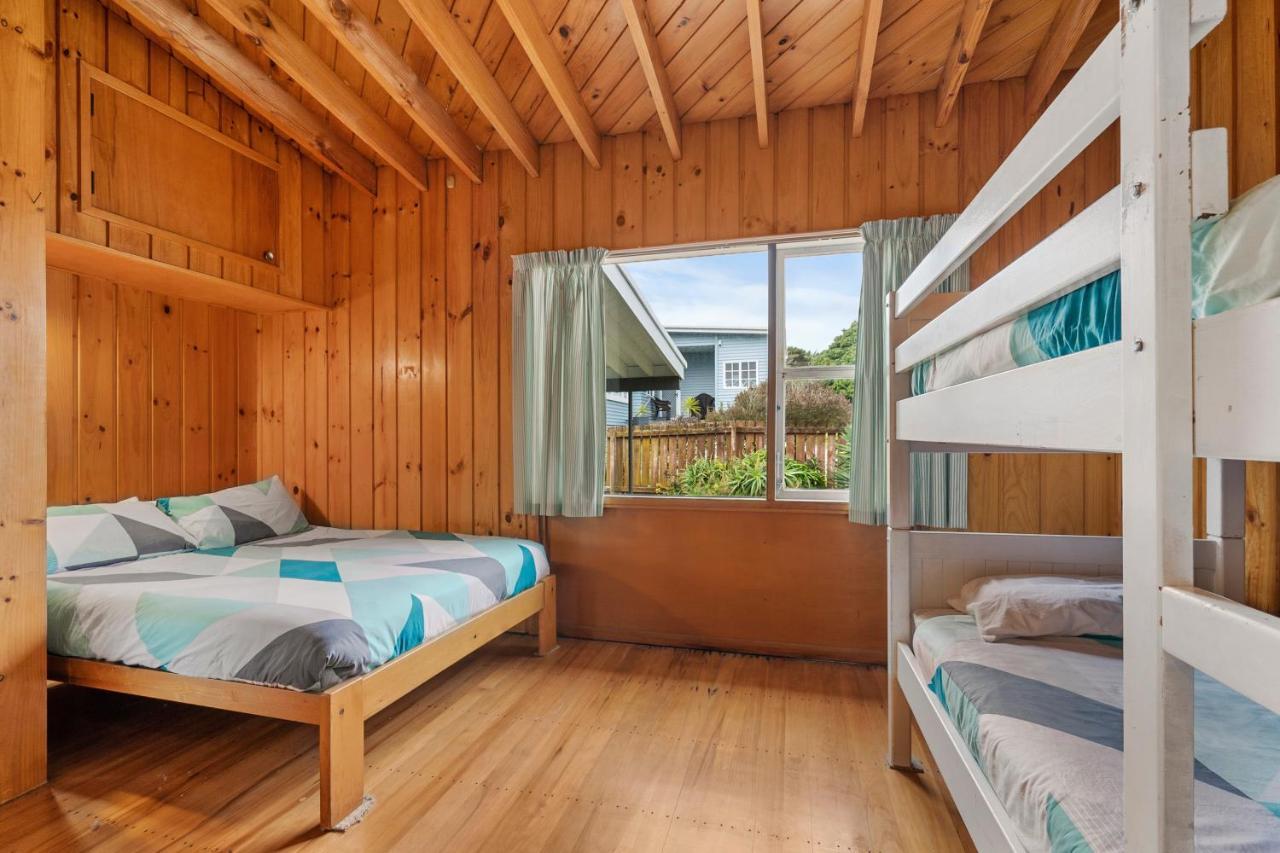 Queenie - Waikanae Beach Holiday Home Εξωτερικό φωτογραφία