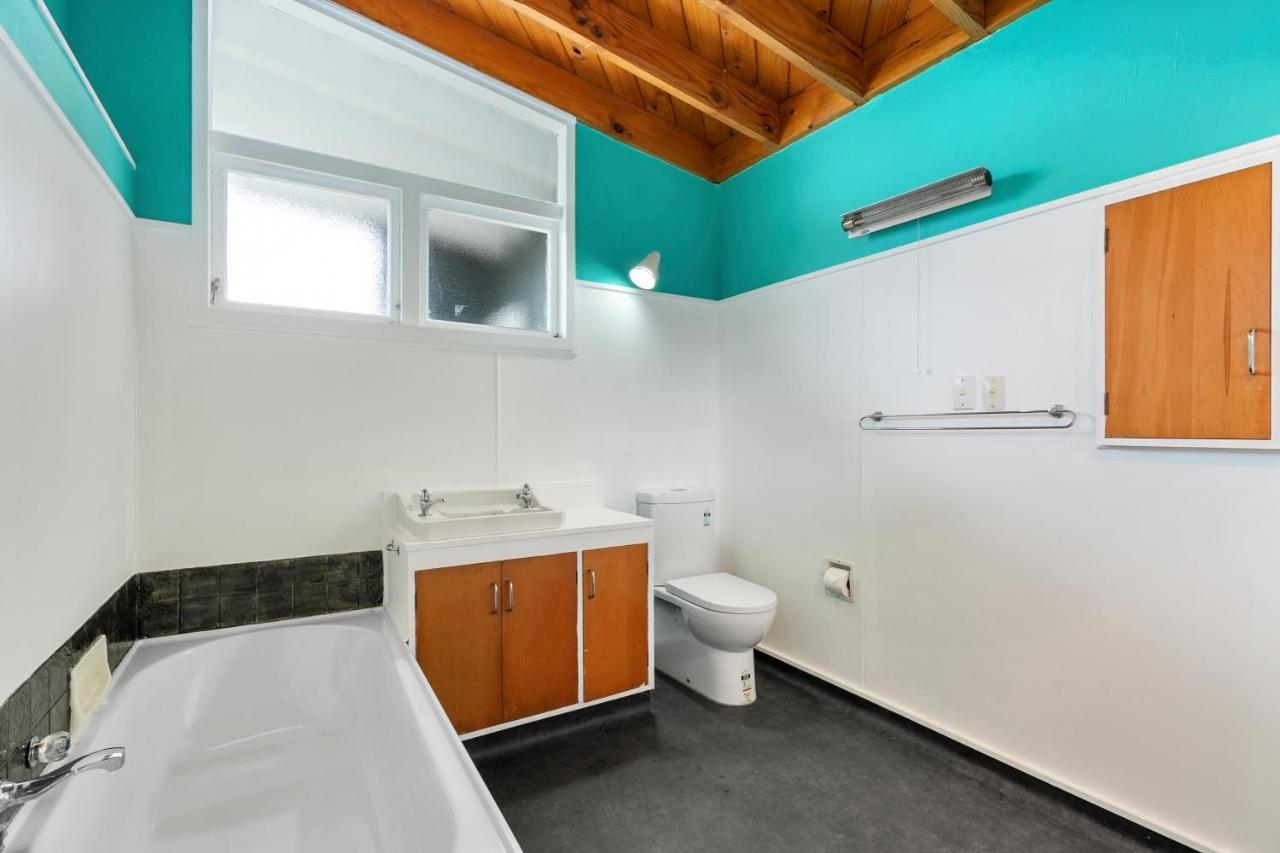 Queenie - Waikanae Beach Holiday Home Εξωτερικό φωτογραφία