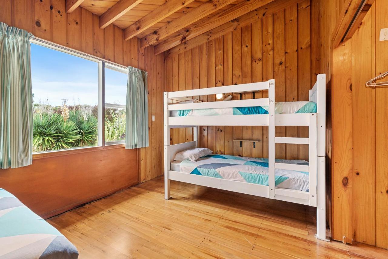 Queenie - Waikanae Beach Holiday Home Εξωτερικό φωτογραφία